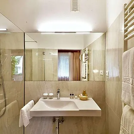 Juliane 4* Мерано